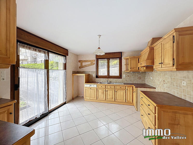 Maison - 260 m² - 6 pièces