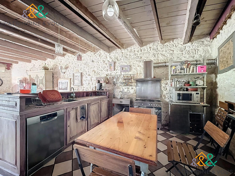 Maison - 210 m² - 6 pièces