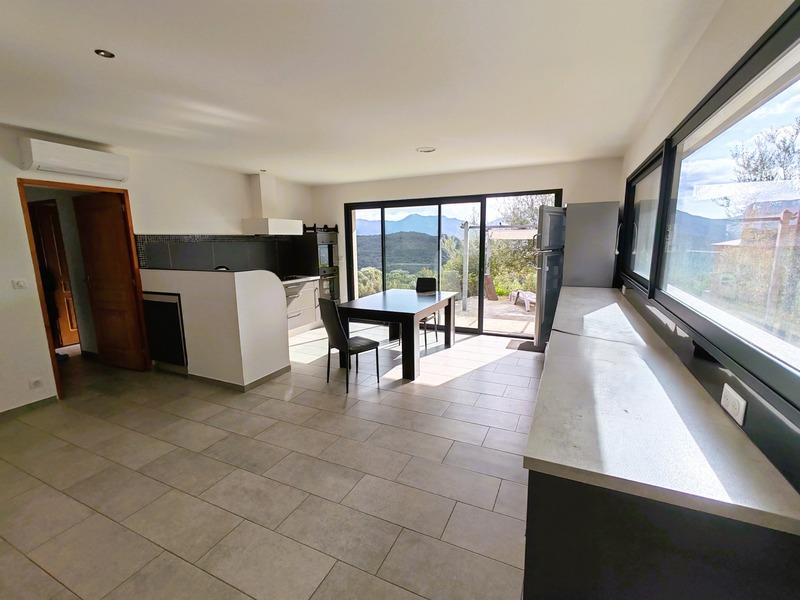 Maison - 107 m² - 5 pièces