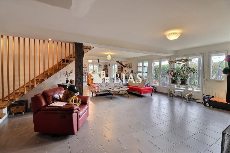 Maison - 363 m² - 10 pièces