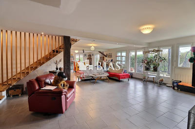Maison - 363 m² - 10 pièces