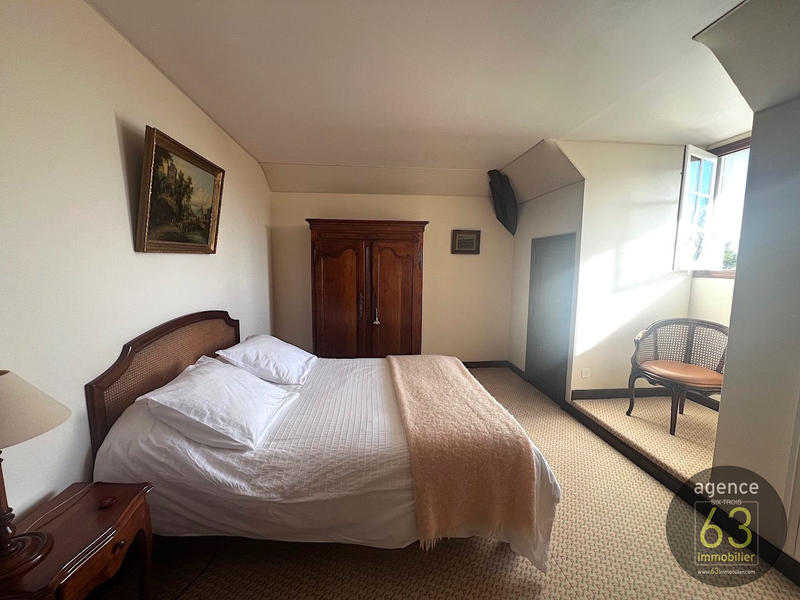 Maison - 430 m² - 9 pièces