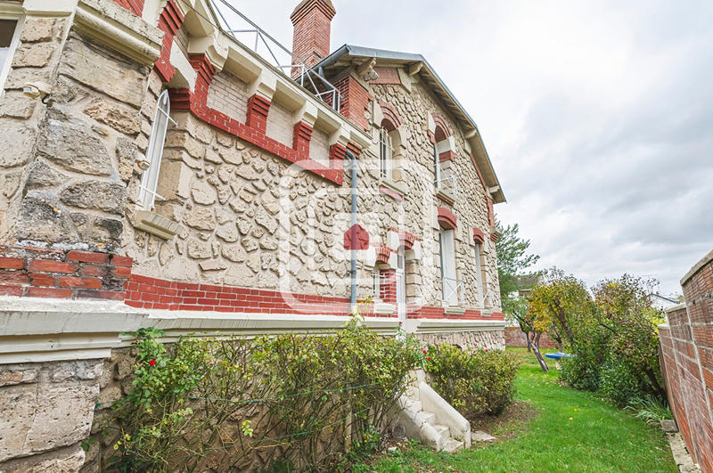 Maison - 185 m² - 7 pièces