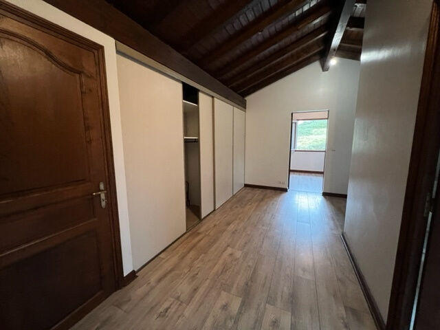 Maison - 181 m² - 6 pièces