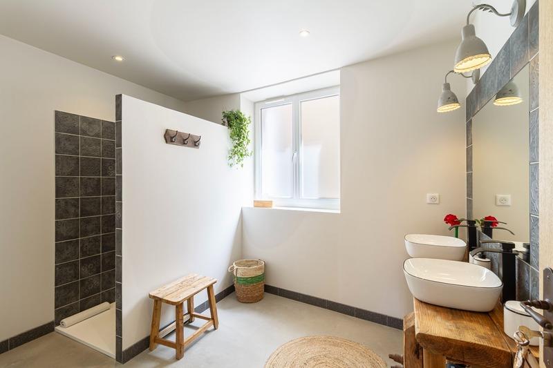 Maison - 455 m² - 12 pièces