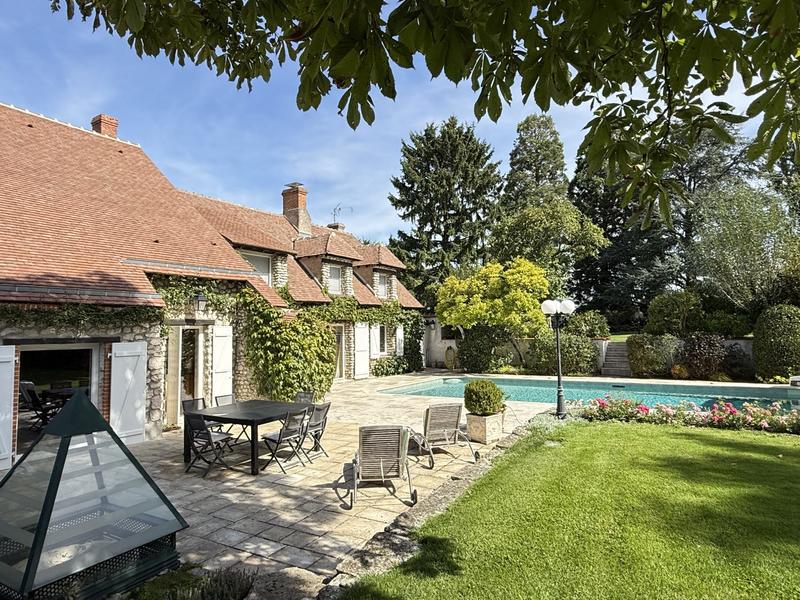 Maison ancienne - 251 m² - 7 pièces