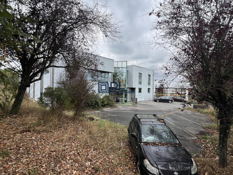 Entrepôt - 1 668 m²