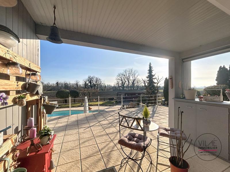 Maison - 235 m² - 8 pièces