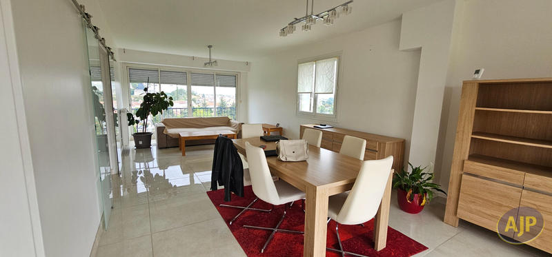 Appartement - 90 m² - 4 pièces