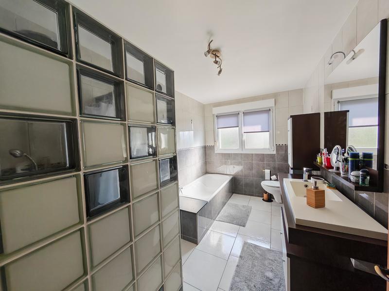 Maison - 140 m² - 6 pièces