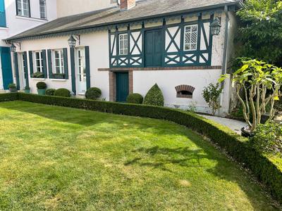 Maison - 300 m² - 9 pièces