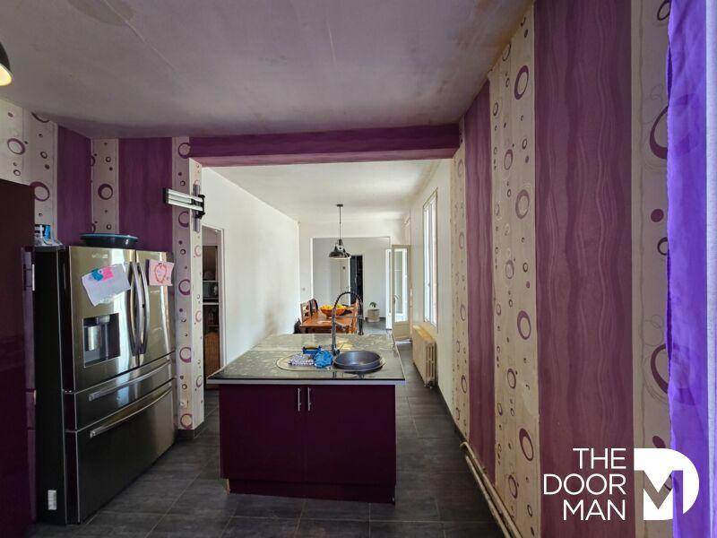 Maison - 270 m² - 9 pièces