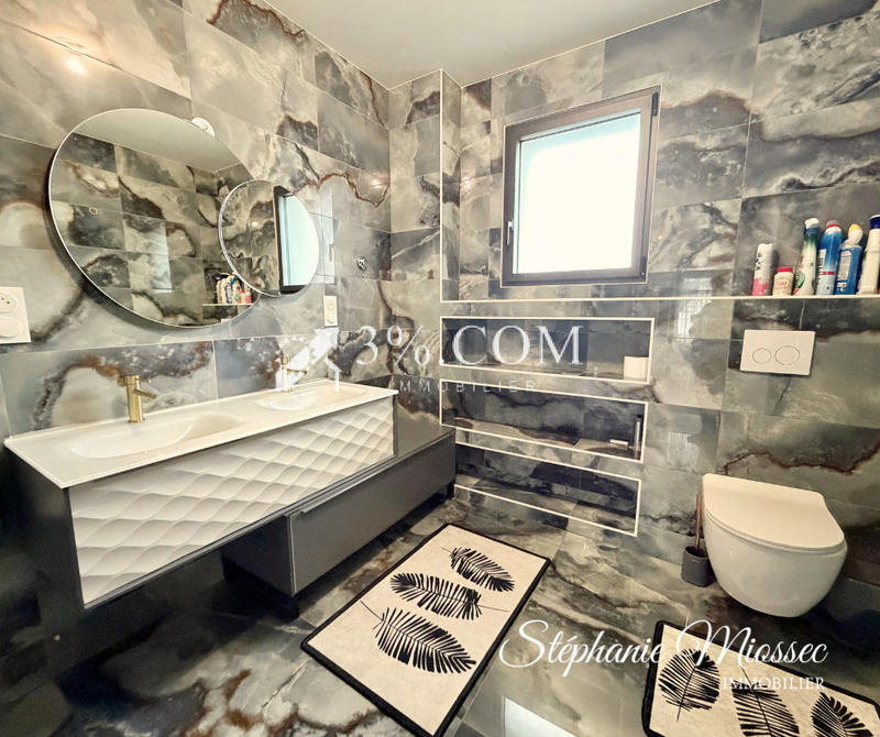 Maison - 180 m² - 7 pièces