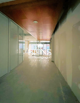 Bureau - 142 m² - 8 pièces