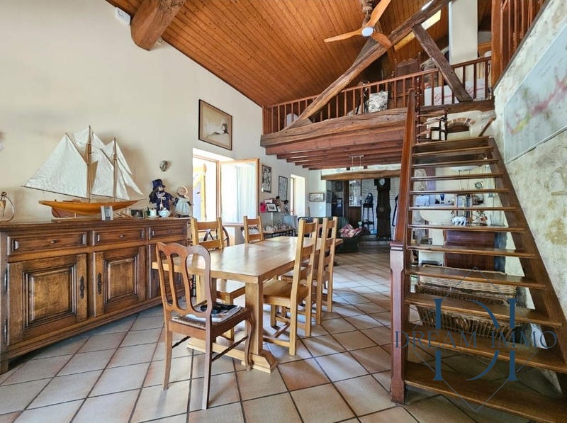 Maison - 263 m² - 7 pièces