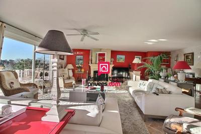 Maison - 225 m² - 7 pièces