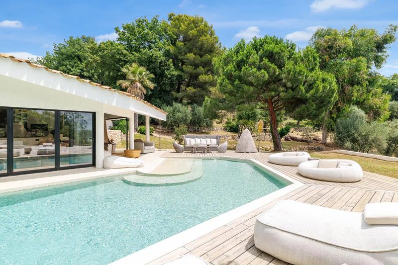 Appartement - 257 m² - 8 pièces