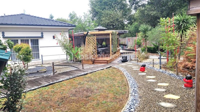 Maison - 239 m² - 8 pièces