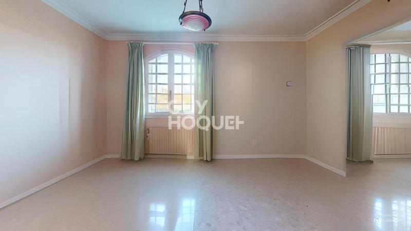 Maison - 195 m² - 7 pièces