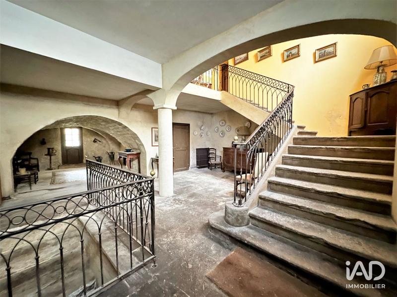 Maison - 690 m² - 17 pièces