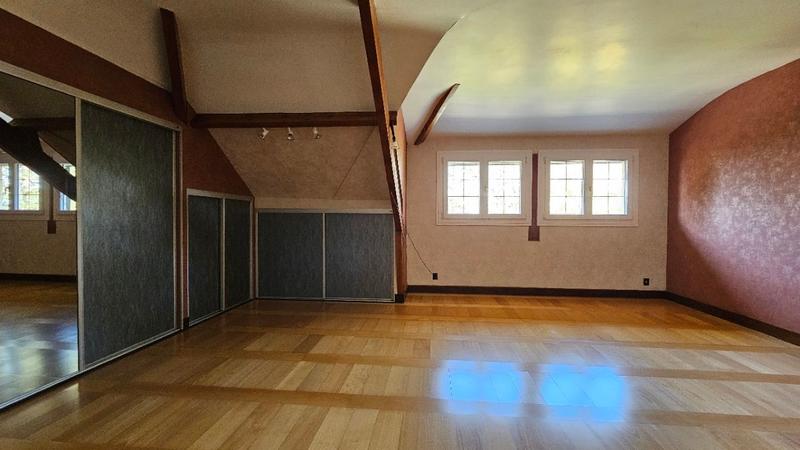 Maison - 247 m² - 7 pièces