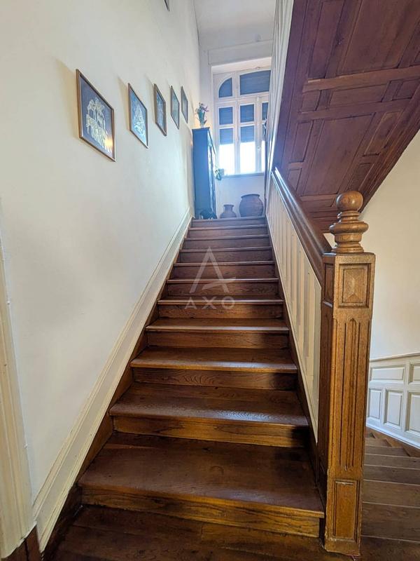 Maison - 284 m² - 13 pièces