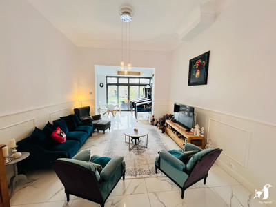 Maison - 218 m² - 8 pièces