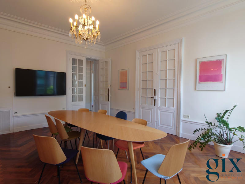 Appartement - 180 m² - 7 pièces