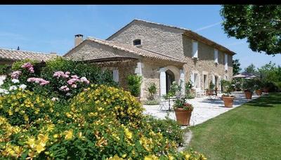 Mas - 416 m² - 6 pièces