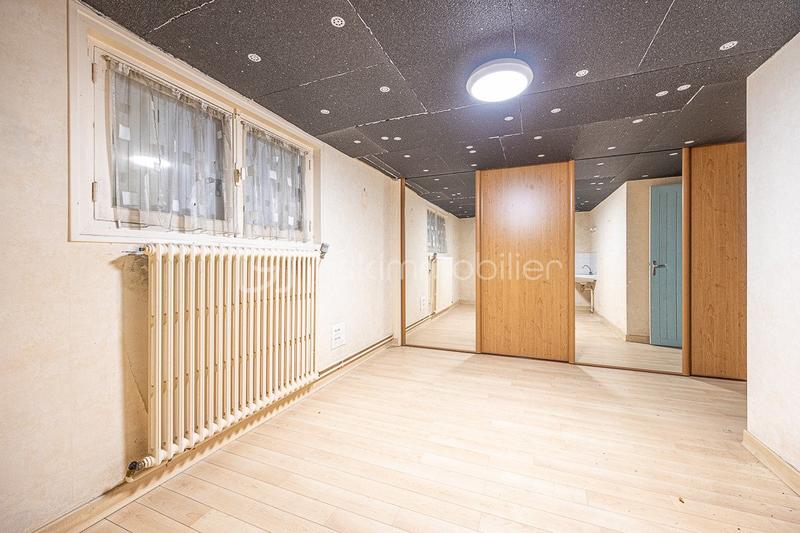 Maison - 93 m² - 7 pièces