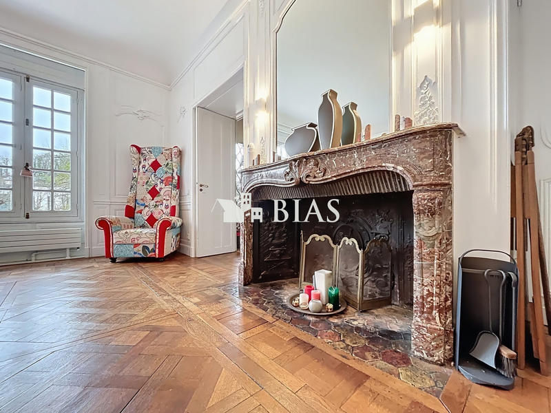 Maison - 350 m² - 12 pièces