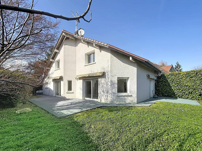 Maison - 180 m² - 8 pièces