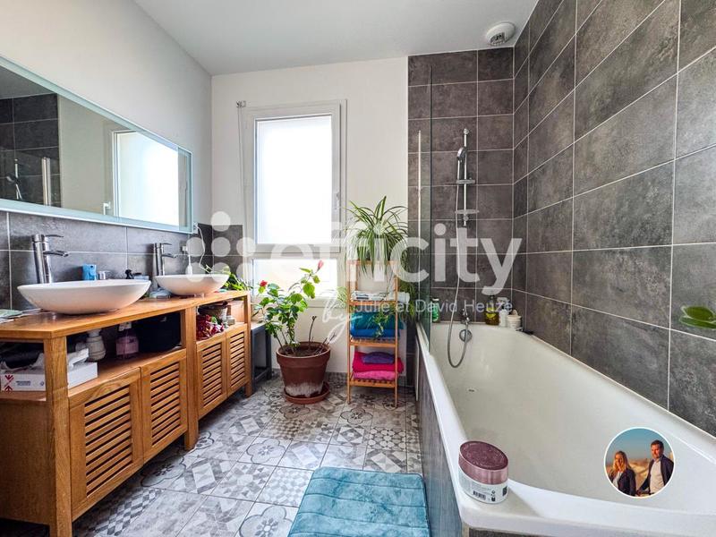 Maison - 98 m² - 5 pièces