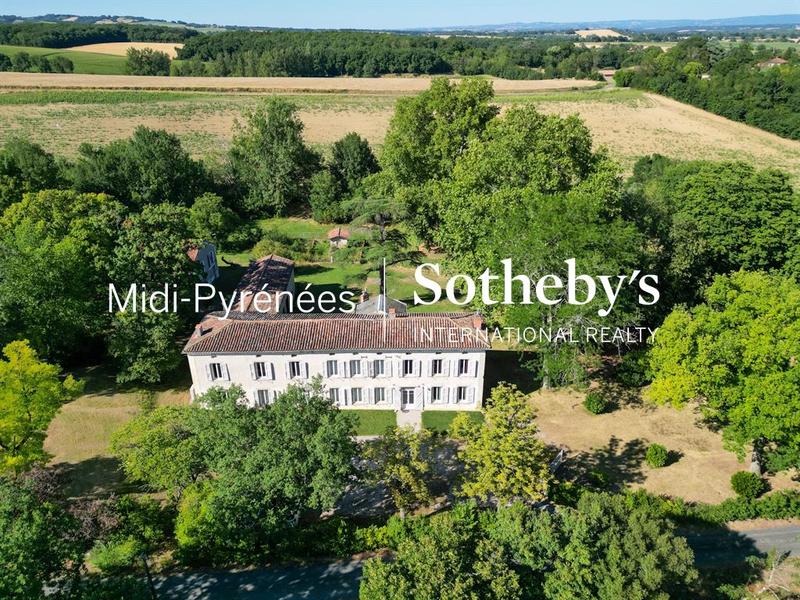 Maison de maîtres - 350 m² - 7 pièces