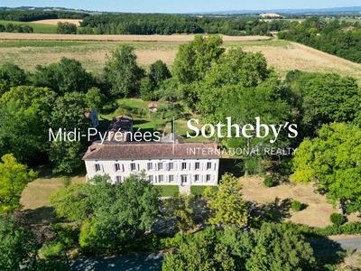 Maison de maîtres - 350 m² - 7 pièces