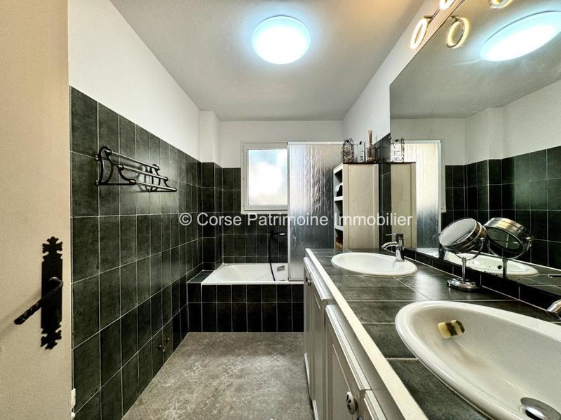 Maison - 300 m² - 11 pièces