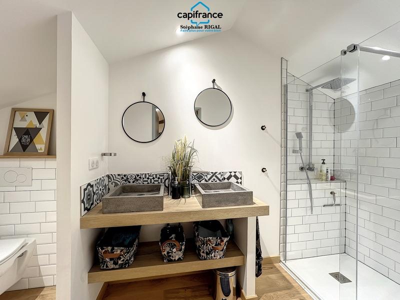 Propriété - 229 m² - 7 pièces