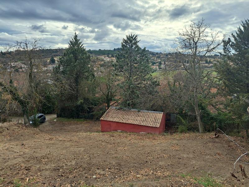 Terrain constructible - 1 821 m²