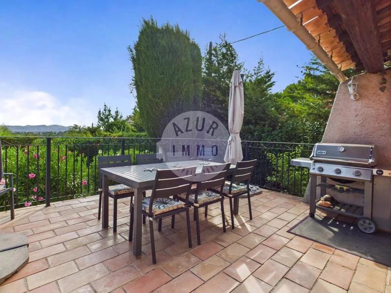 Maison - 96 m² - 5 pièces