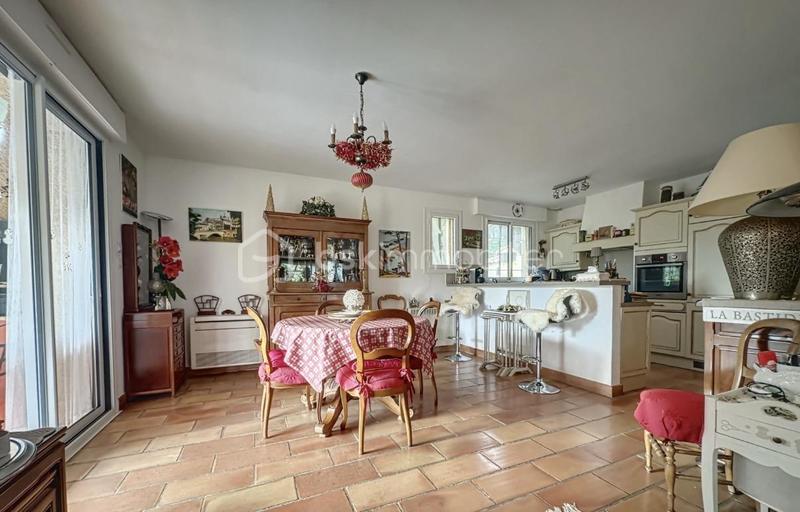 Demeure - 1 412 m² - 7 pièces