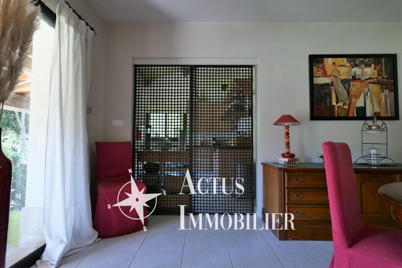 Maison - 210 m² - 7 pièces