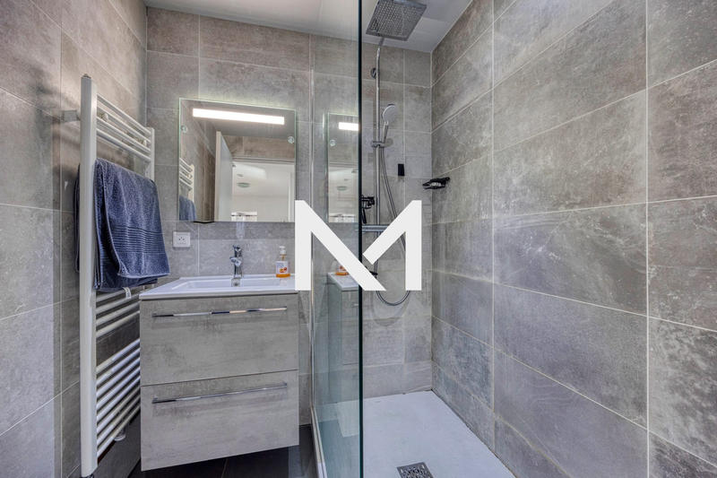 Maison - 229 m² - 7 pièces