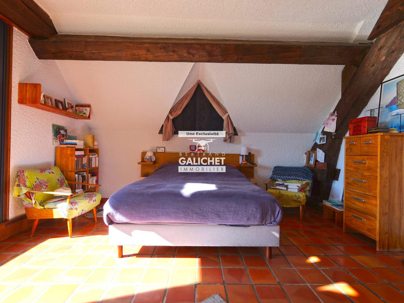 Maison - 330 m² - 8 pièces