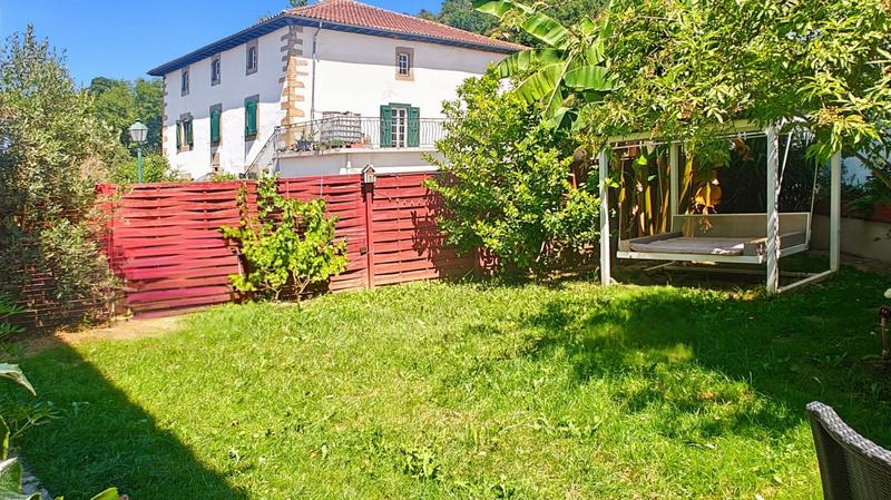Maison - 365 m² - 11 pièces