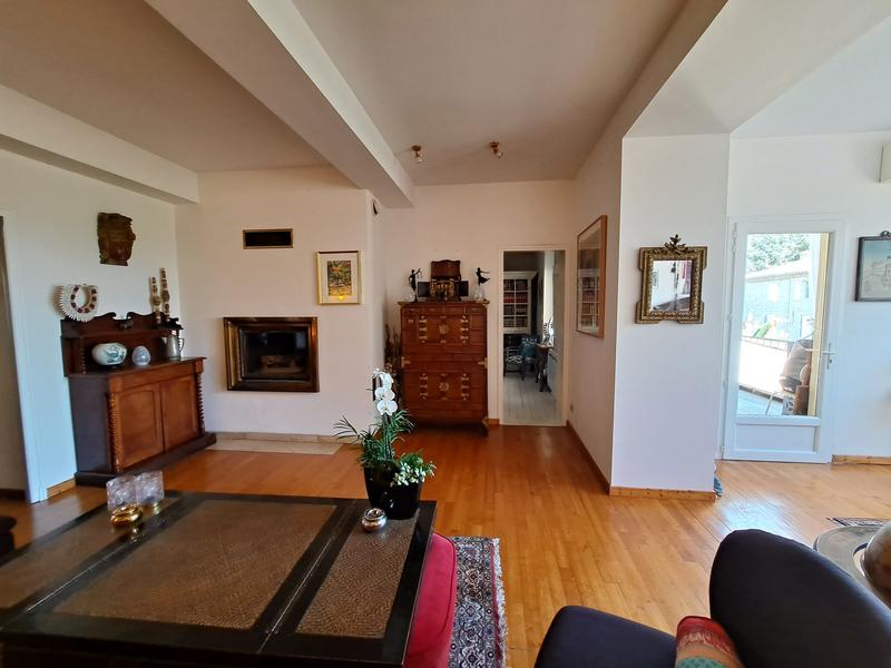 Maison - 273 m² - 10 pièces