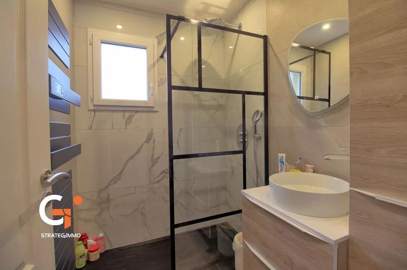 Maison - 183 m² - 7 pièces