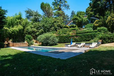 Maison - 260 m² - 7 pièces