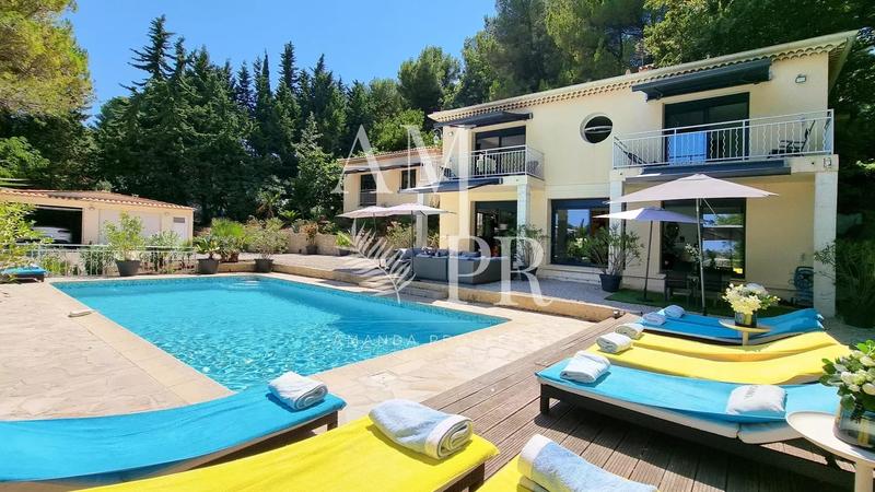 Villa - 380 m² - 8 pièces