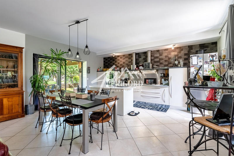 Maison ancienne - 360 m² - 13 pièces