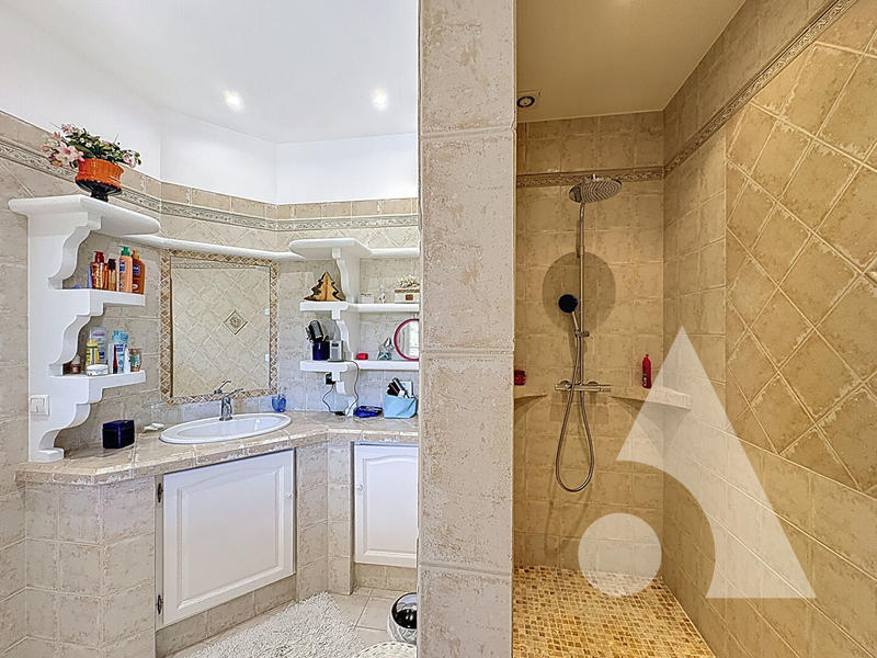 Villa - 240 m² - 6 pièces